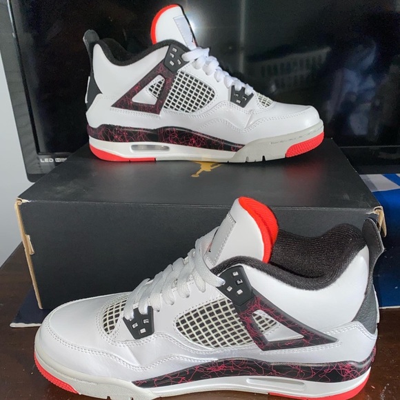 Jordan 4 pale citron( size 6 and 7 Y available )